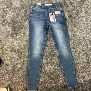 NWT Levi’s Pull-On Super Skinny Jeans